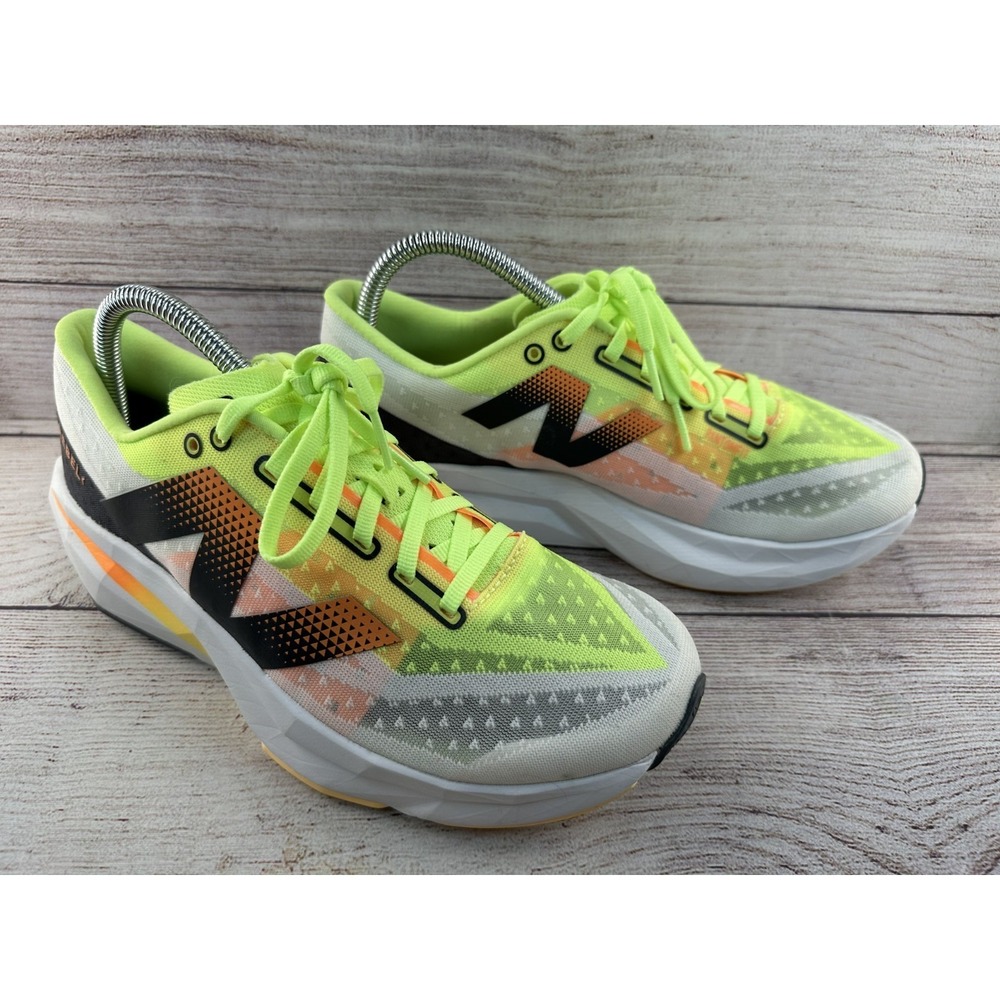 New Balance Women's FuelCell Rebel V4 Road Lace Up Running Shoes Size 9 D